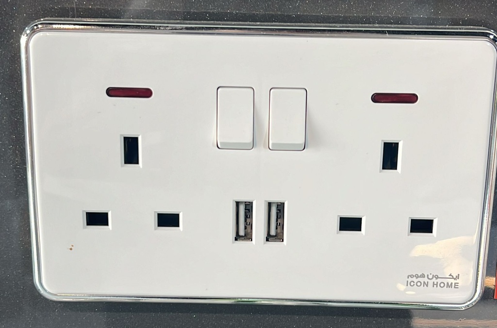 silver Circle KS10-050 ICON HOME Switched double 13A socket with 2 USB port