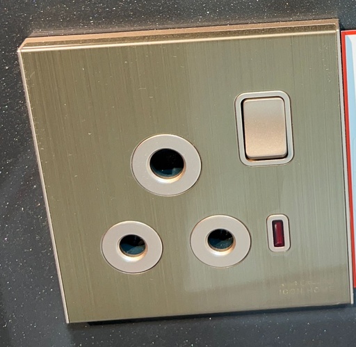 KS15-057 GOLD  ICON HOME 15A SOCKET 