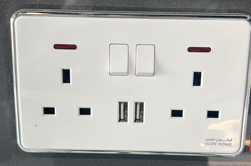 silver Circle KS10-050 ICON HOME Switched double 13A socket with 2 USB port